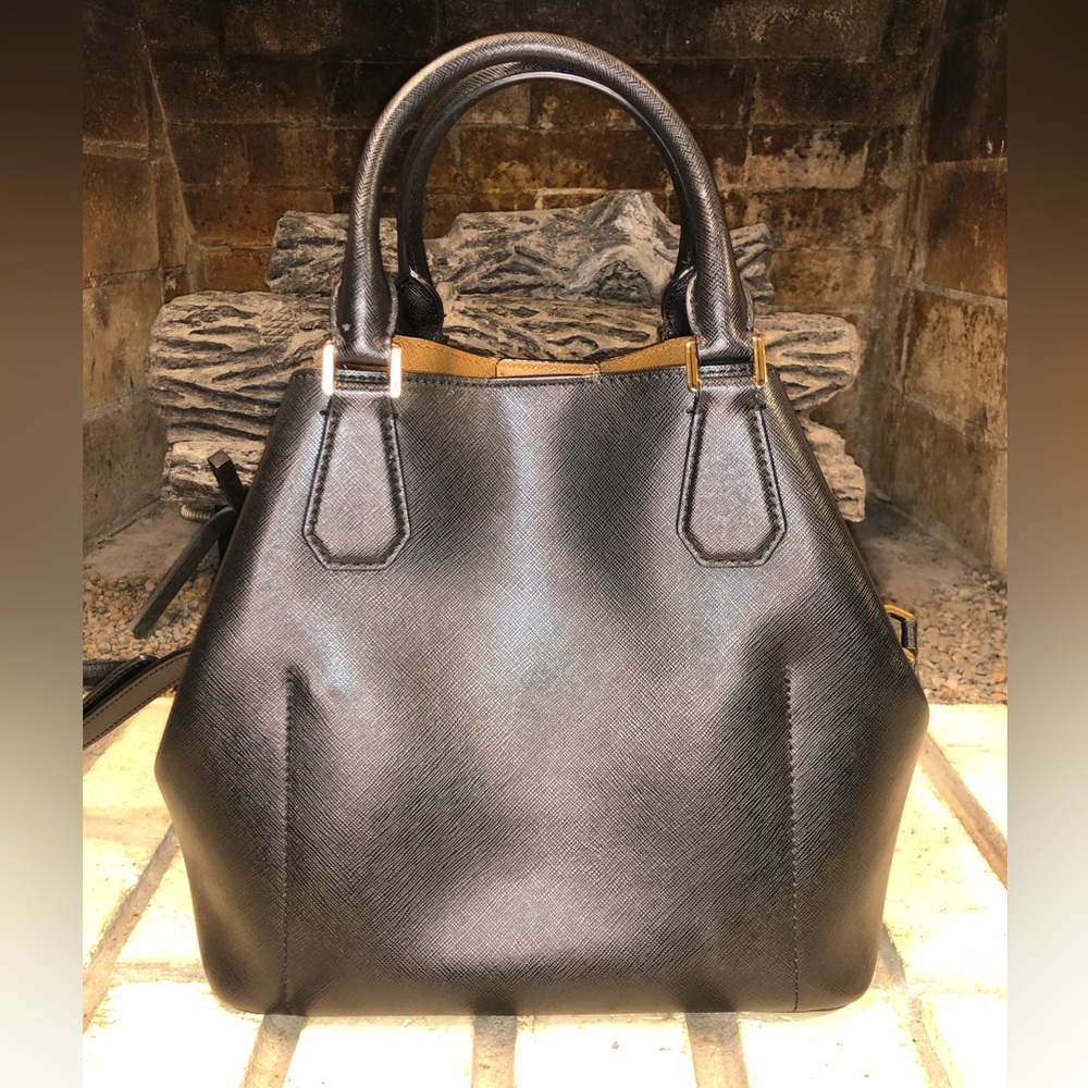 💥Moving to @the_bag_guy💥Michael Kors - Greenwich Large Saffiano Leather Tote - Picture 5 of 15
